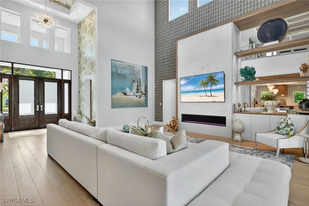 405 7th Avenue N Naples FL 34102