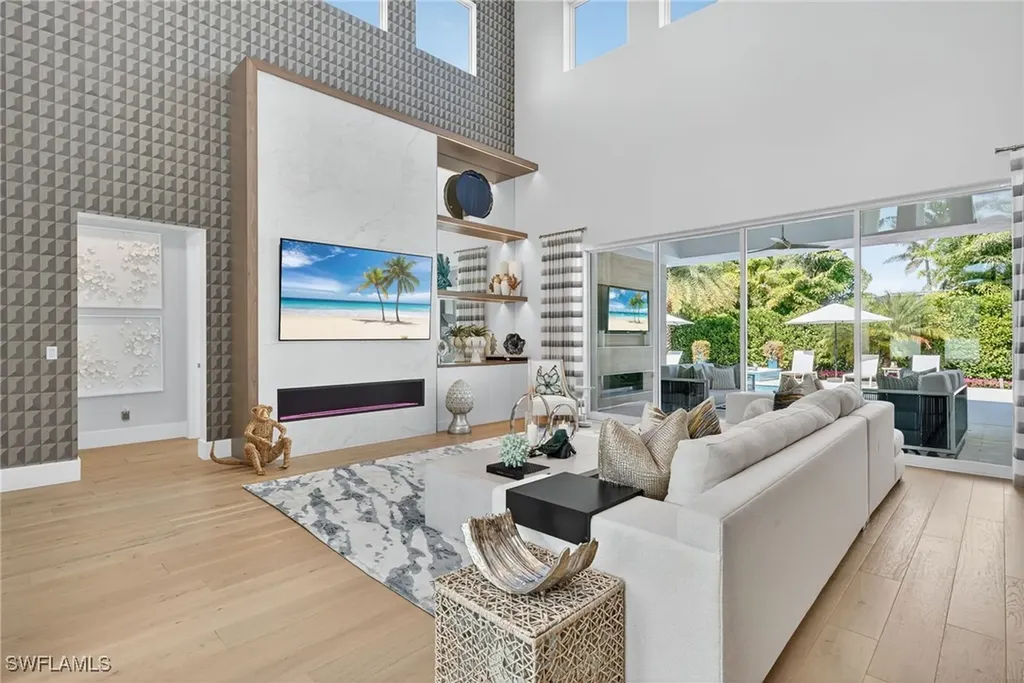 405 7th Avenue N Naples FL 34102