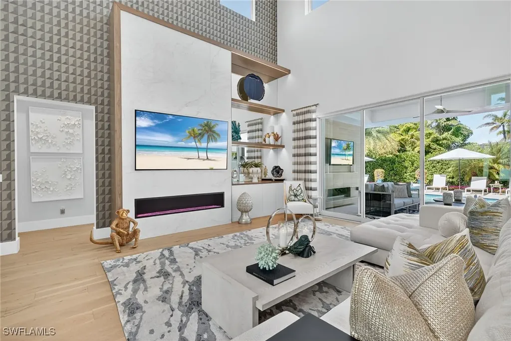 405 7th Avenue N Naples FL 34102