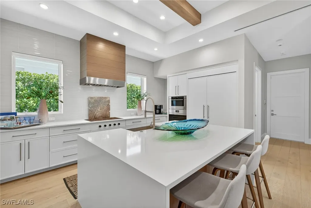 405 7th Avenue N Naples FL 34102