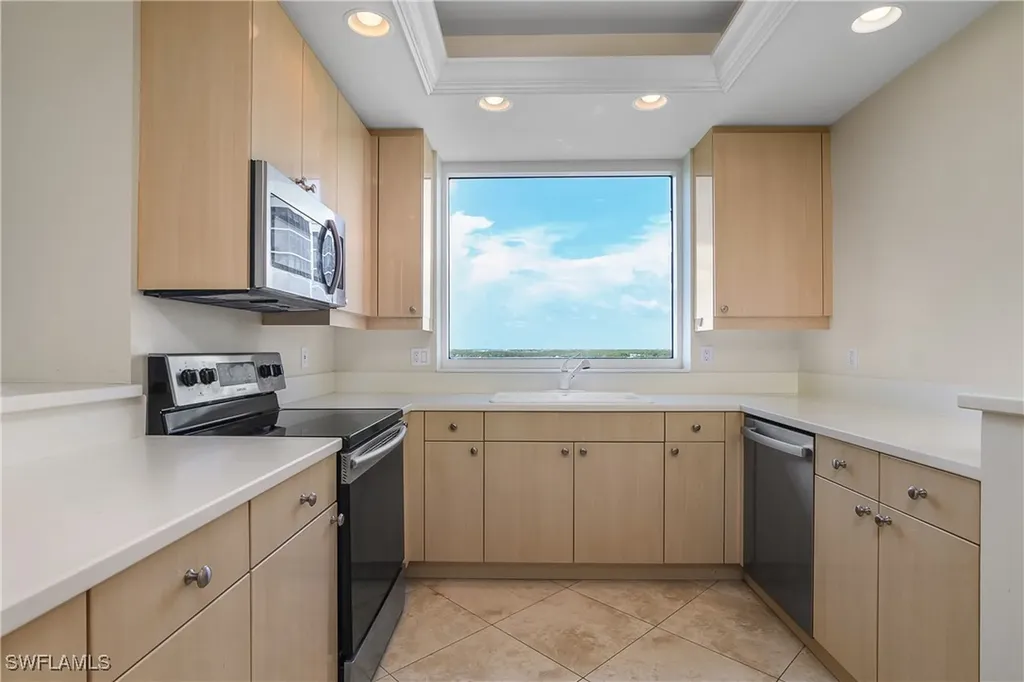 420 Cove Tower Drive Naples FL 34110