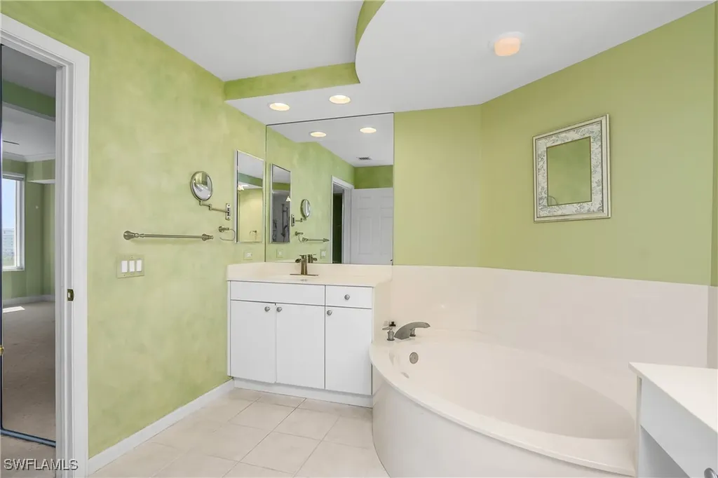 420 Cove Tower Drive Naples FL 34110