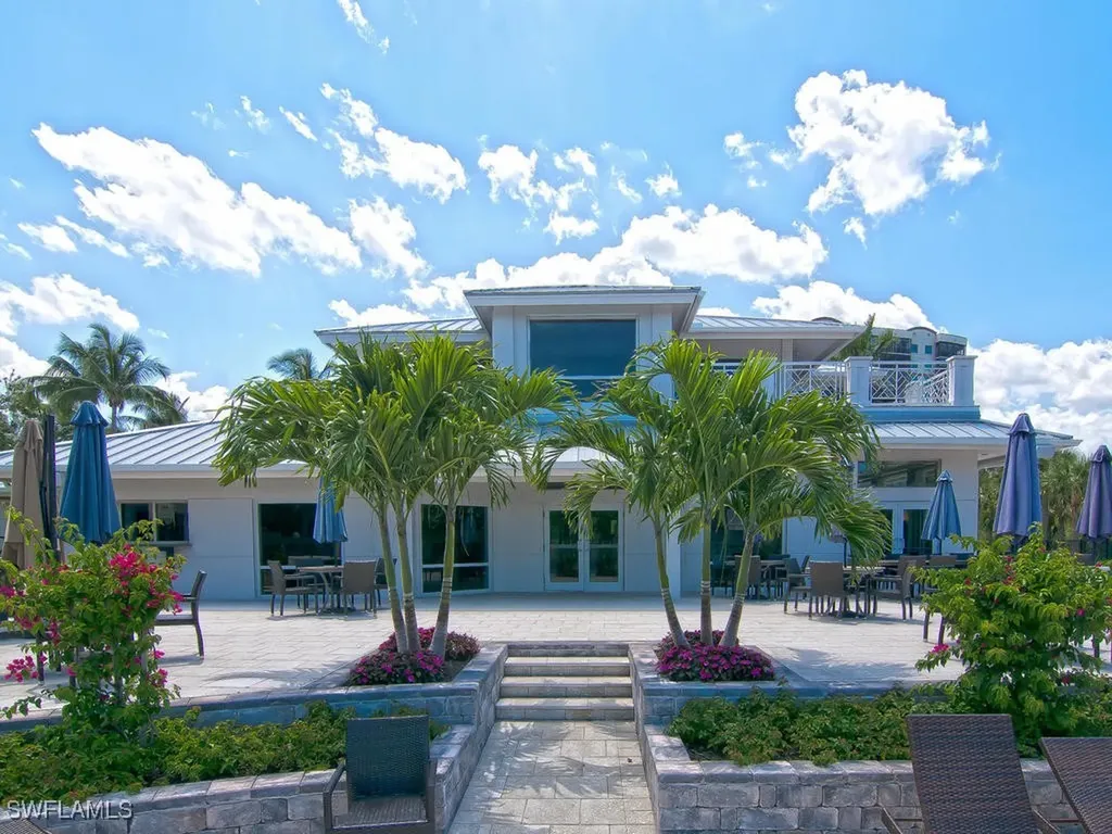 420 Cove Tower Drive Naples FL 34110