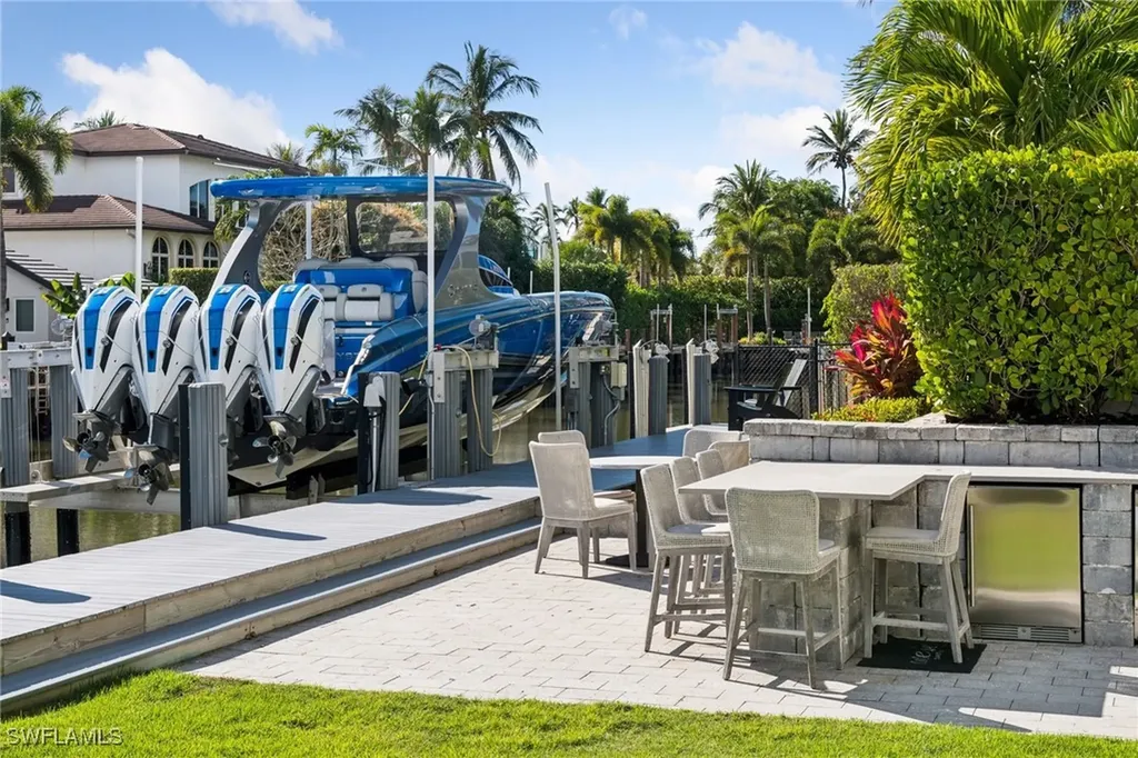 470 17th Avenue S Naples FL 34102
