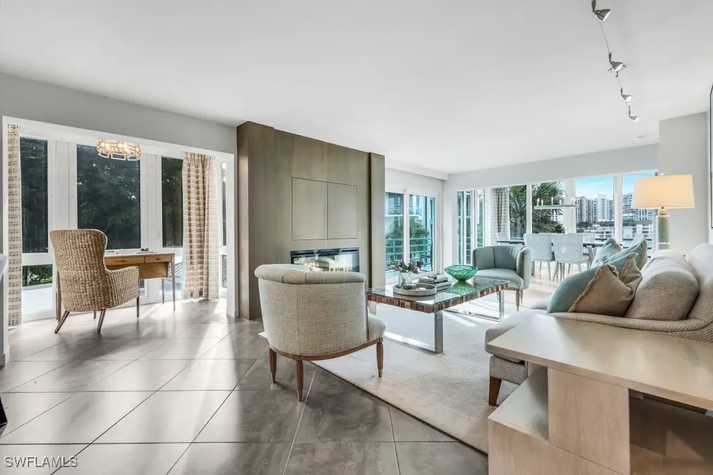 Naples FL, 355 Park Shore Drive, Unit 1-134