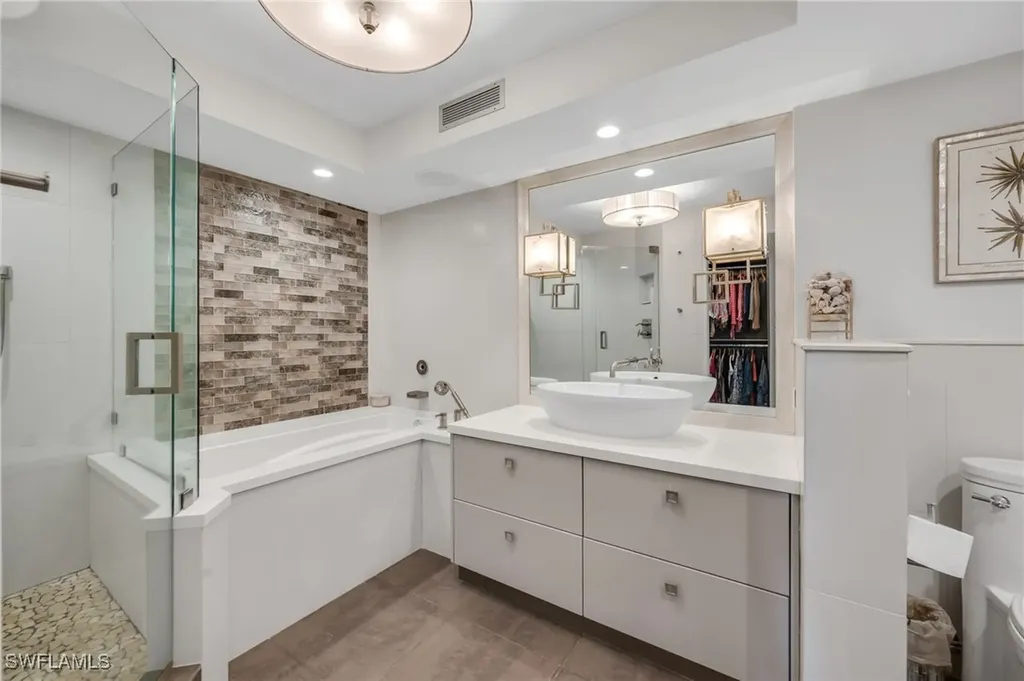 355 Park Shore Drive Naples FL 34103