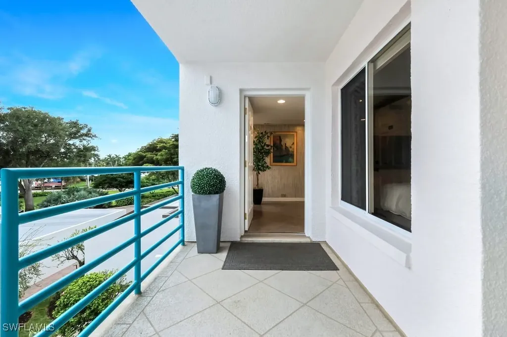355 Park Shore Drive Naples FL 34103