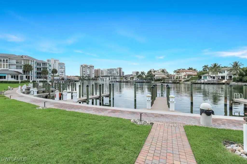 355 Park Shore Drive Naples FL 34103