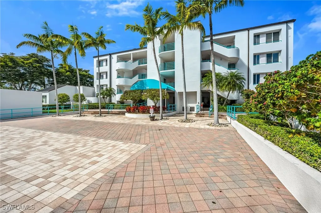 355 Park Shore Drive Naples FL 34103