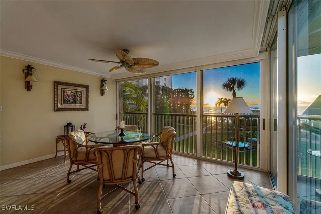 Naples FL, 3483 Gulf Shore Boulevard N, Unit 105