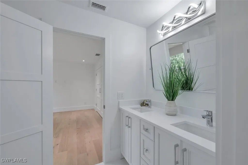 5253 Sycamore Drive Naples FL 34119