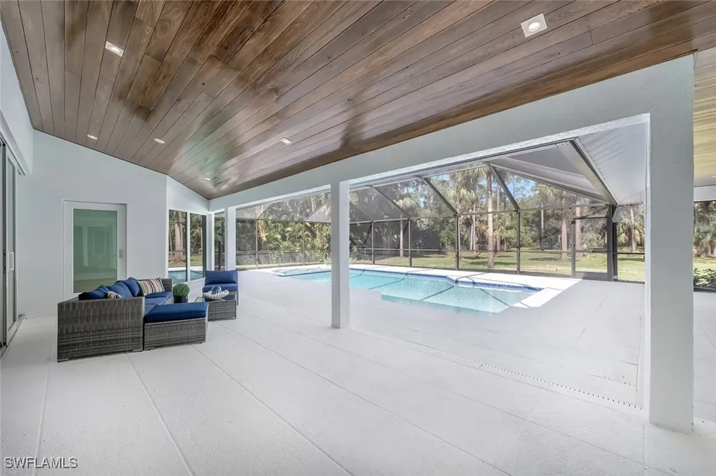 5253 Sycamore Drive Naples FL 34119