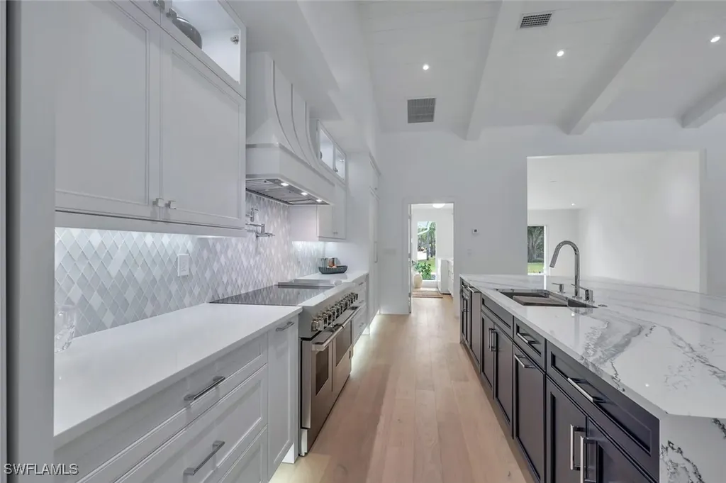 5253 Sycamore Drive Naples FL 34119