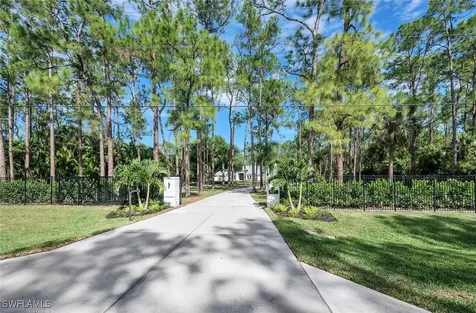 5253 Sycamore Drive Naples FL 34119