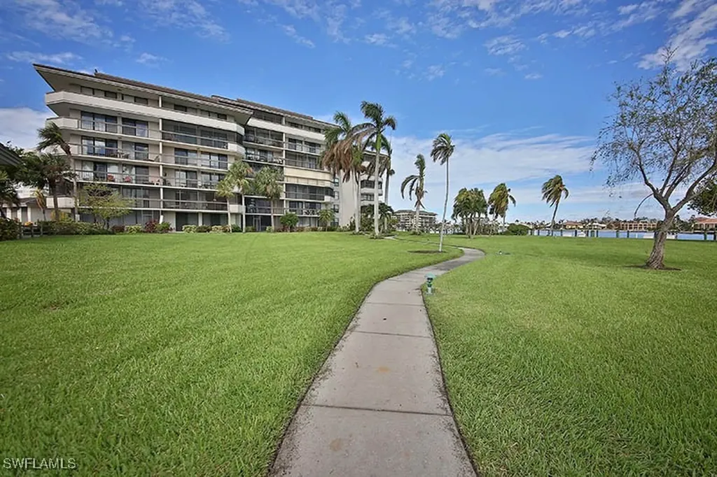 Marco Island FL, 651 Seaview Court, Unit B207