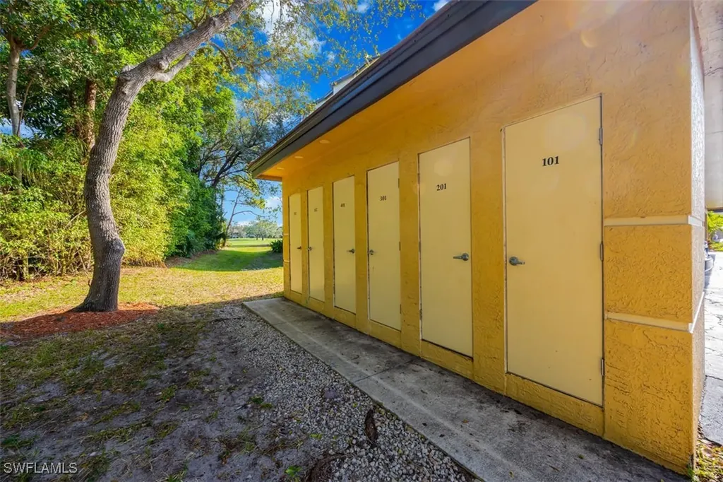 200 Vintage Circle Naples FL 34119