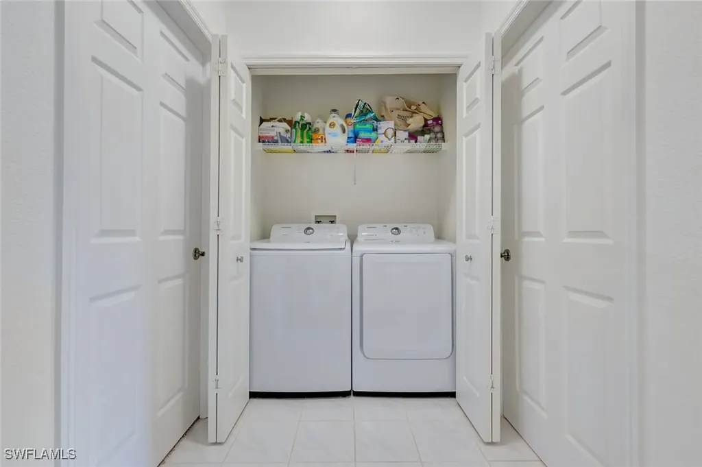 2300 Carrington Court Naples FL 34109