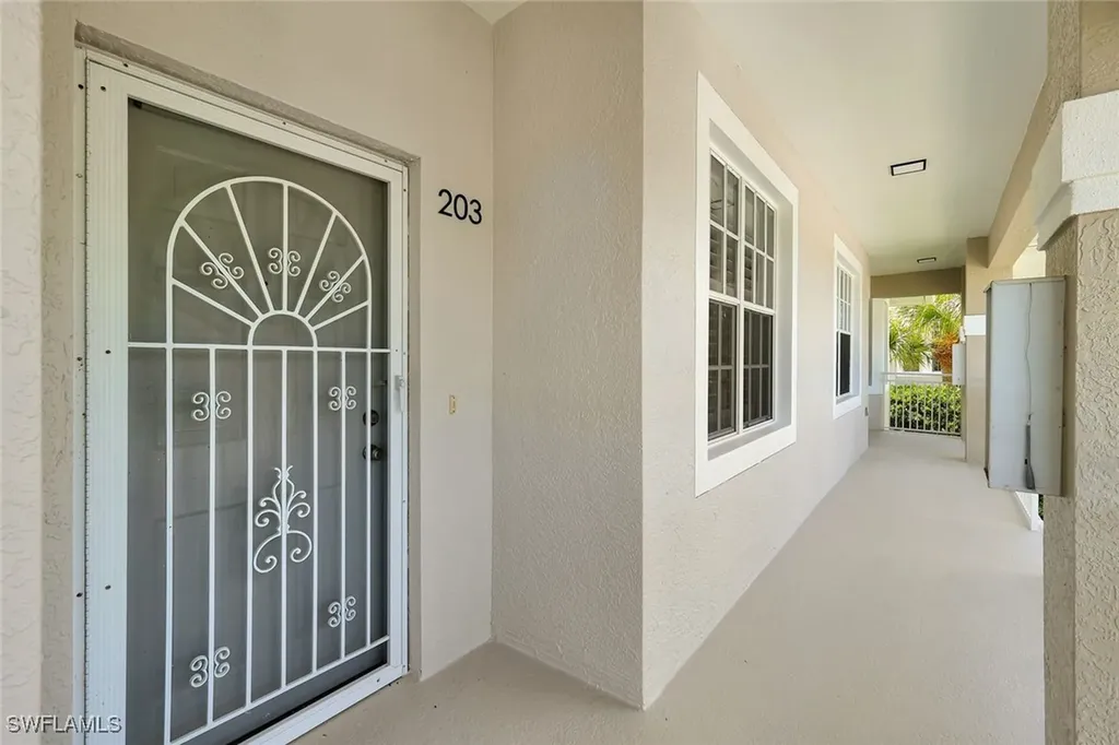2300 Carrington Court Naples FL 34109