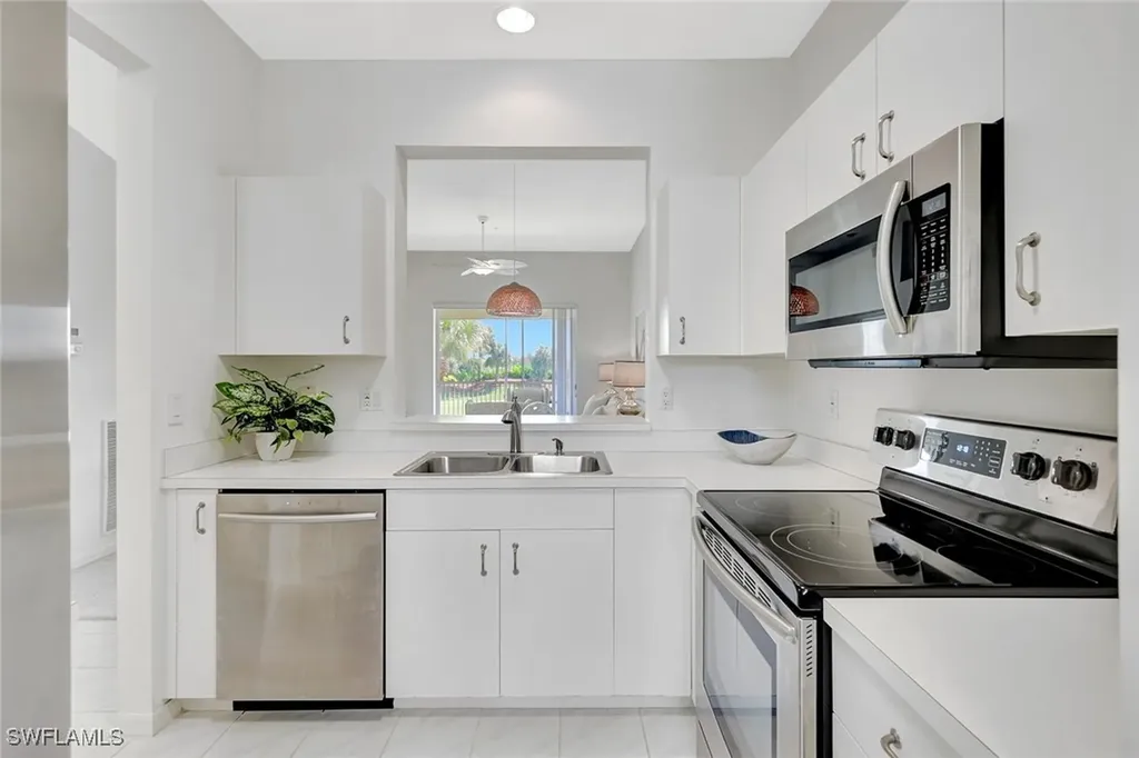 2300 Carrington Court Naples FL 34109