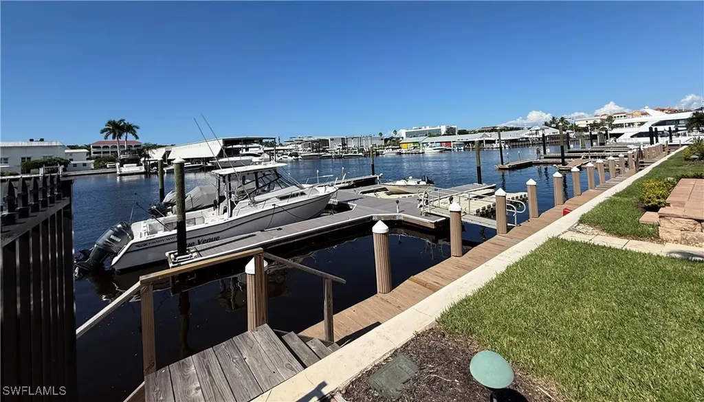 800 River Point Drive Naples FL 34102