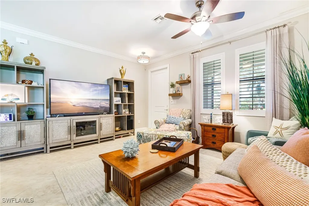 Naples FL, 1359 Artesia Drive E, Unit 102