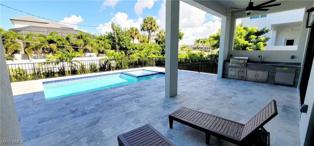 511 91st Avenue N Naples FL 34108