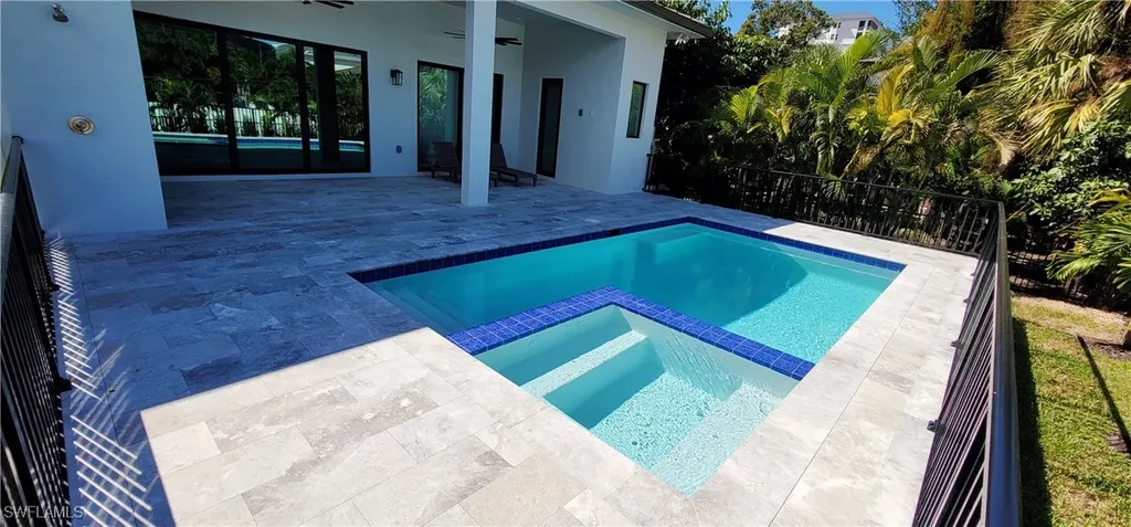 511 91st Avenue N Naples FL 34108