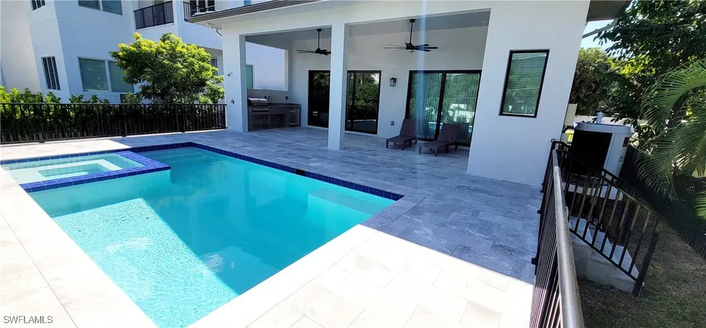 511 91st Avenue N Naples FL 34108