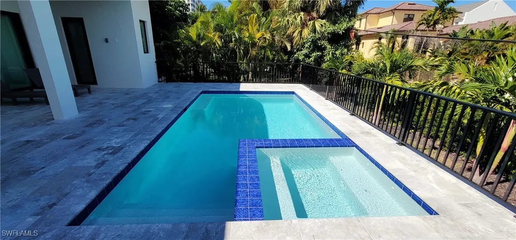 511 91st Avenue N Naples FL 34108