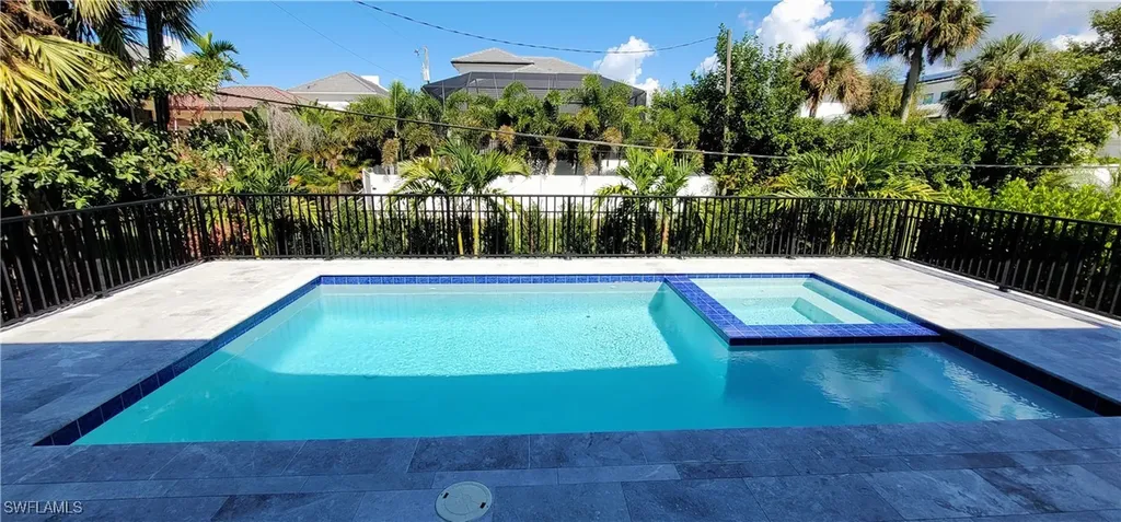 511 91st Avenue N Naples FL 34108