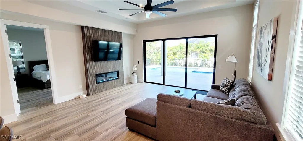 511 91st Avenue N Naples FL 34108