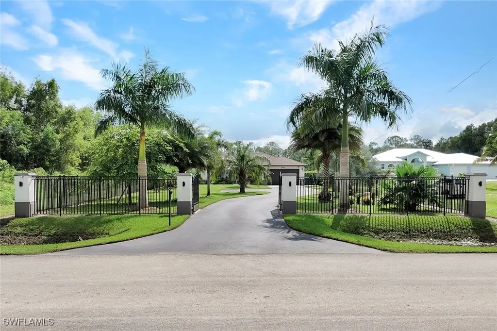 2552 52nd Avenue NE Naples FL 34120