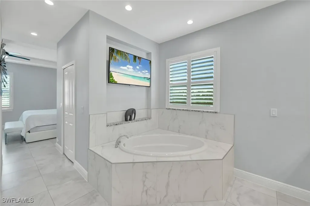 2552 52nd Avenue NE Naples FL 34120