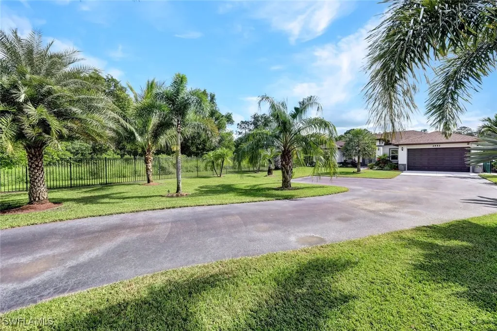2552 52nd Avenue NE Naples FL 34120