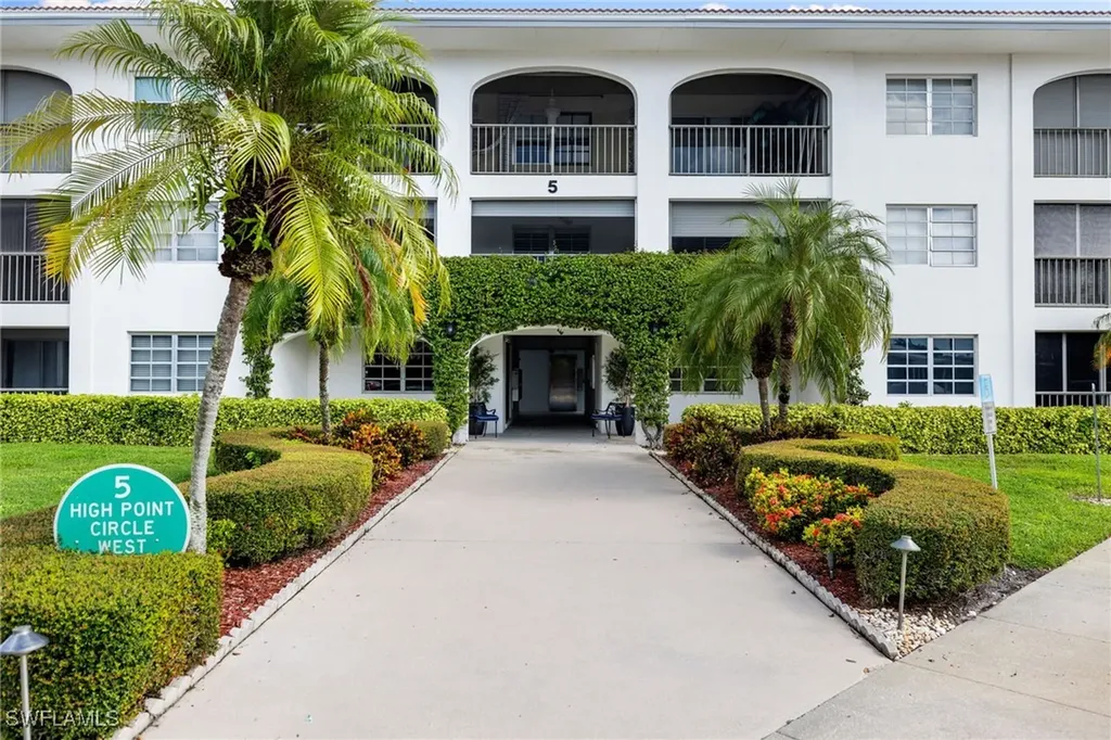Naples FL, 5 High Point Circle W, Unit 307