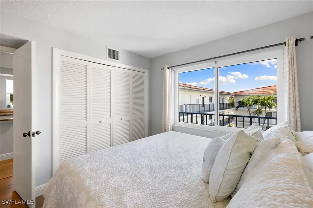 5 High Point Circle W Naples FL 34103