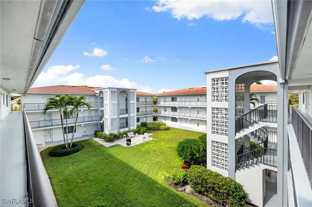 5 High Point Circle W Naples FL 34103