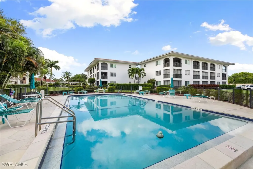 5 High Point Circle W Naples FL 34103