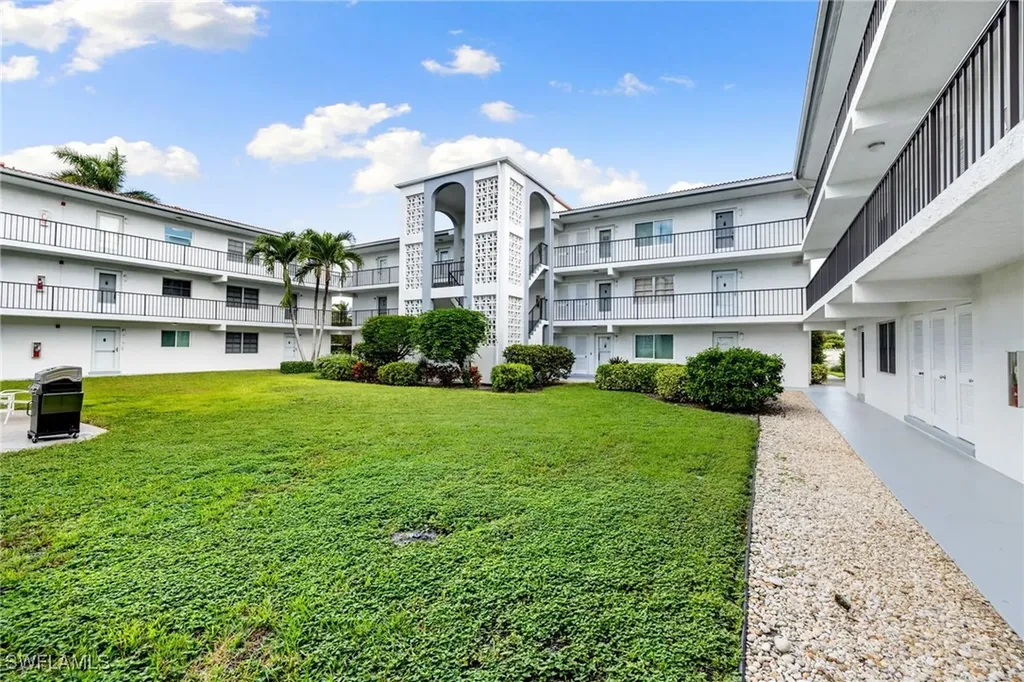 5 High Point Circle W Naples FL 34103