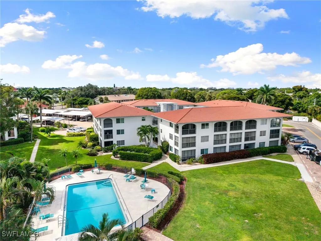 5 High Point Circle W Naples FL 34103