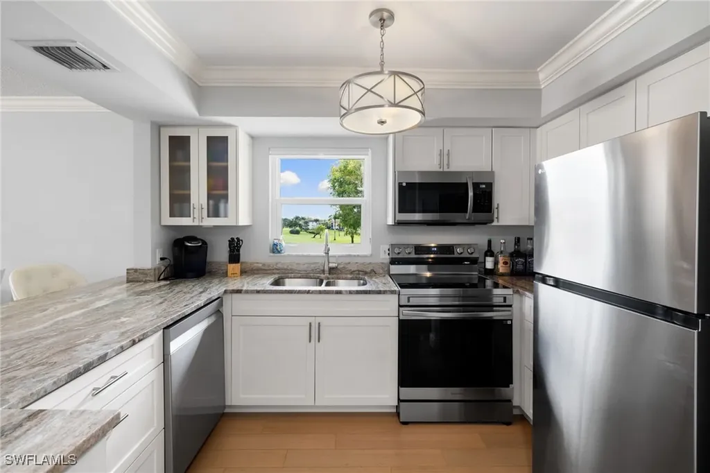 5 High Point Circle W Naples FL 34103
