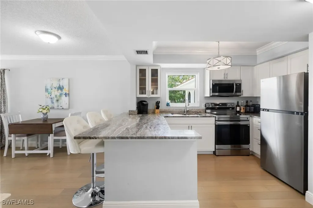 5 High Point Circle W Naples FL 34103