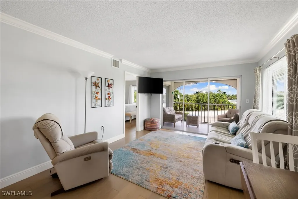 5 High Point Circle W Naples FL 34103
