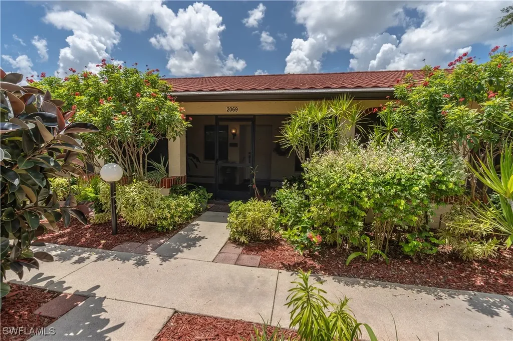 2069 Pine Isle Lane Naples FL 34112