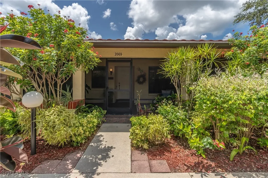 2069 Pine Isle Lane Naples FL 34112