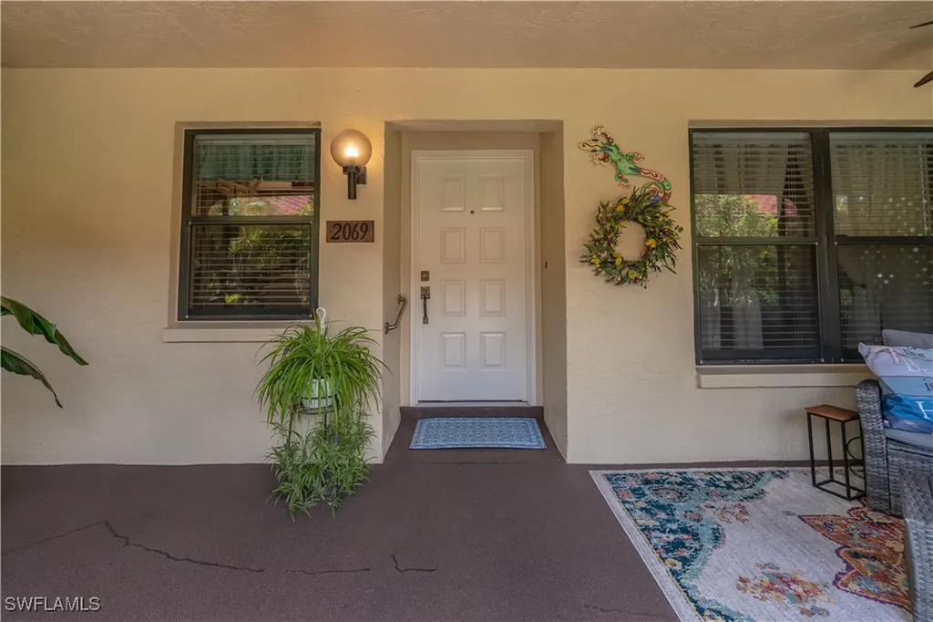 2069 Pine Isle Lane Naples FL 34112