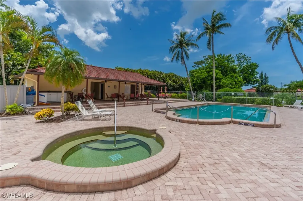 2069 Pine Isle Lane Naples FL 34112