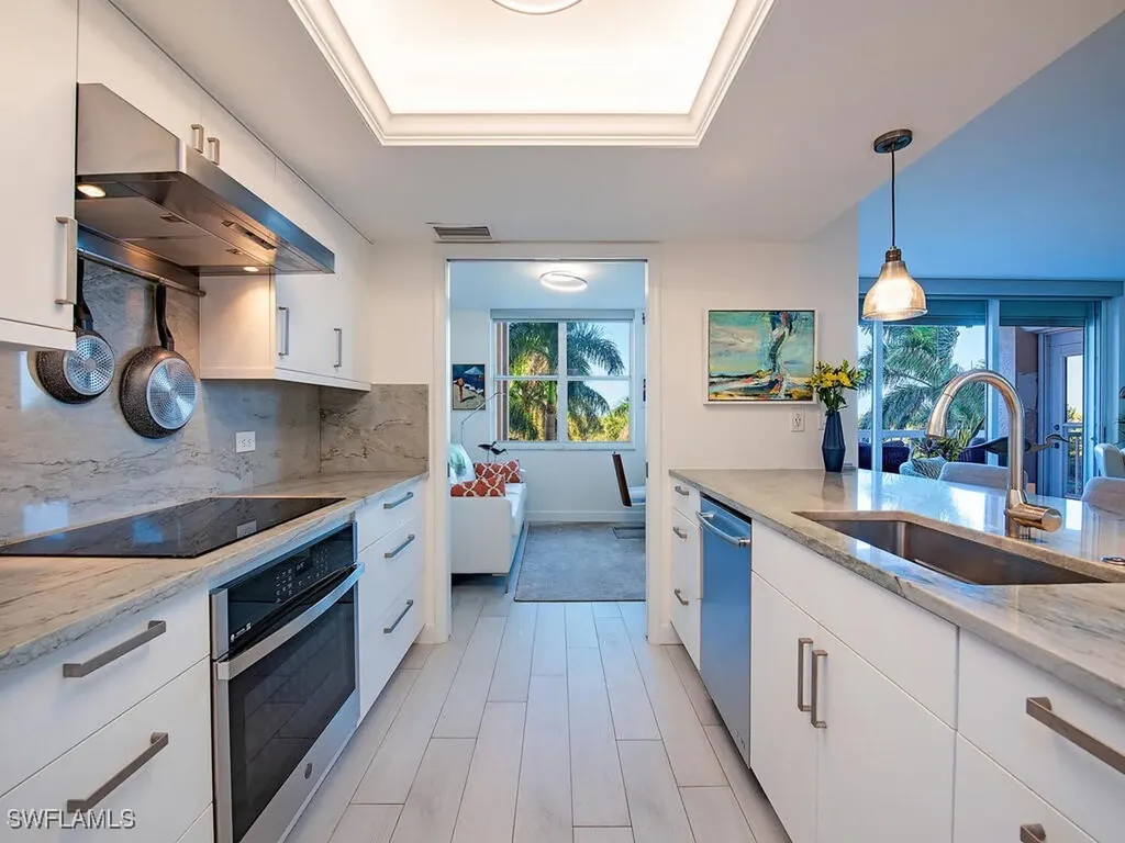 Naples FL, 6585 Nicholas Boulevard, Unit 303