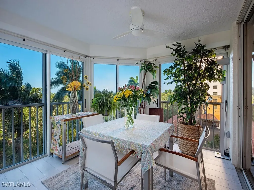 6585 Nicholas Boulevard Naples FL 34108