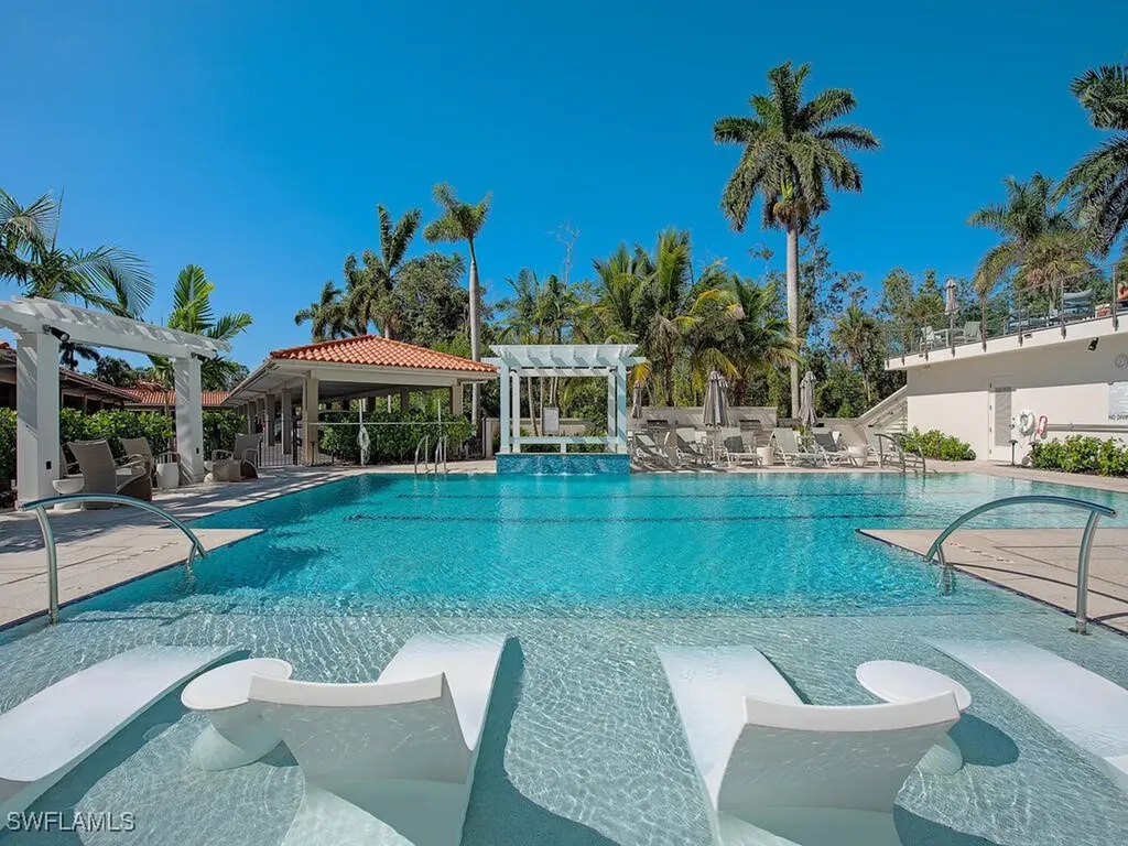 6585 Nicholas Boulevard Naples FL 34108